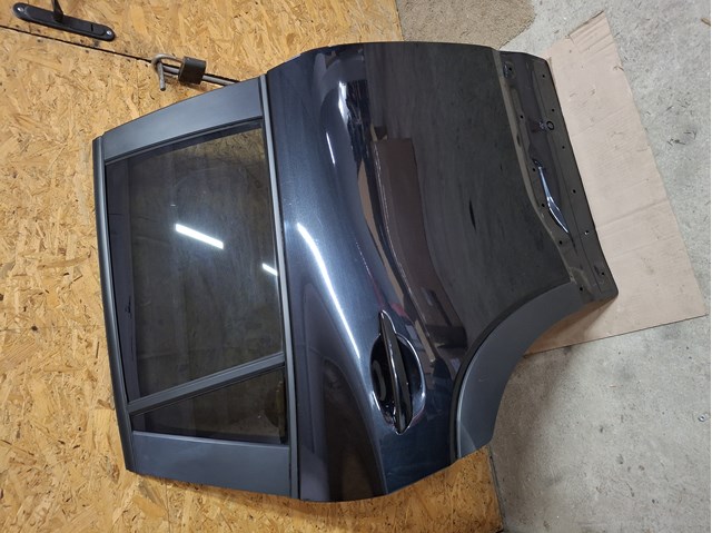 Двері задні, праві VAY07202XB Mazda