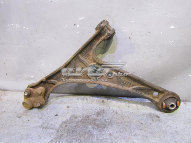 Важіль передньої підвіски нижній, правий T112909020BA Chery