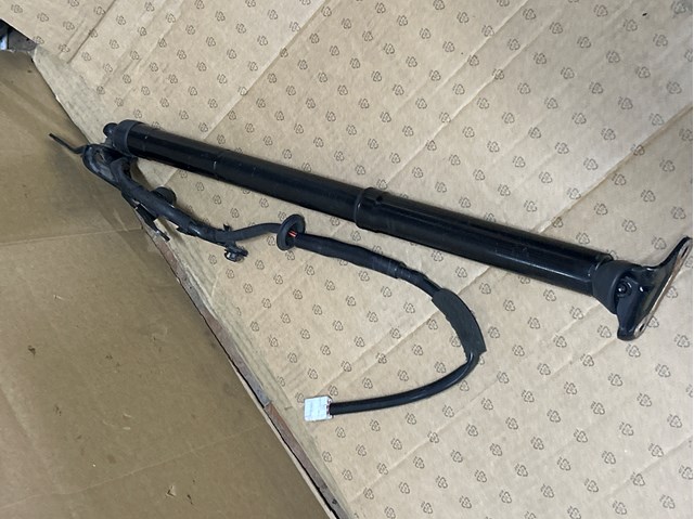 Купити 6891049065 Toyota Амортизатор двері багажника