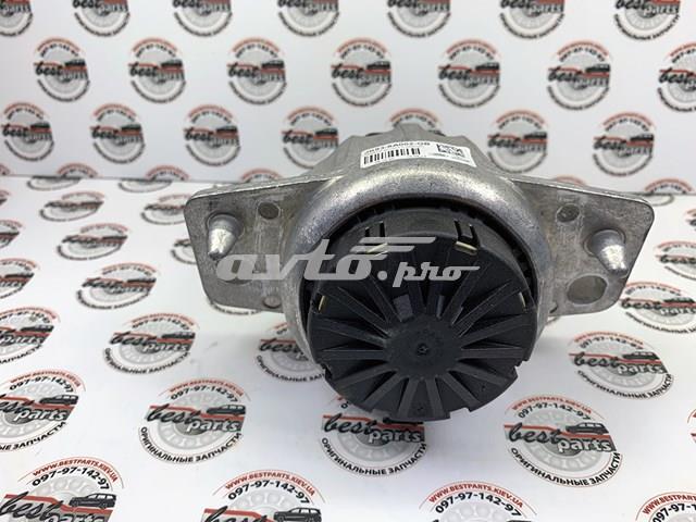 Кронштейн подушки (опори) двигуна, правої Land Rover LR117098