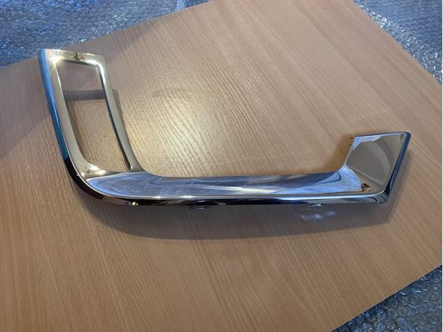 Молдинг переднього бампера, правий Suzuki 7175186R000PG