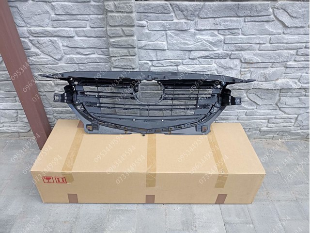 DL8W50710A Mazda Решітка радіатора