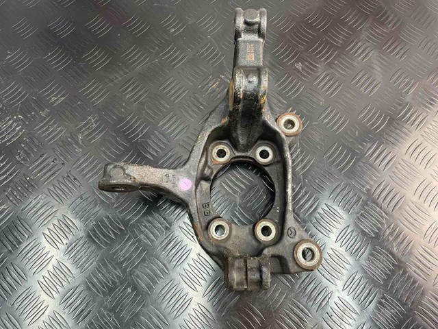 KN3L33031 Mazda Цапфа поворотна ліва