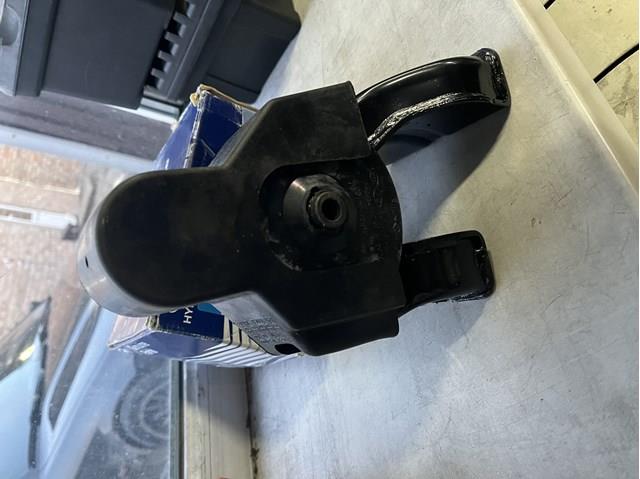 219303S100 Hyundai/Kia Задня подушка двигуна