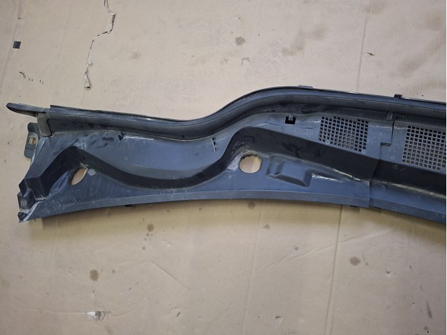 Решітка склоочисників, права Mazda KR9P507R0A ціна, від 44.33 USD