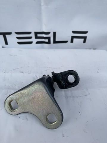 Петля задніх дверей, лівих Tesla 149749500C