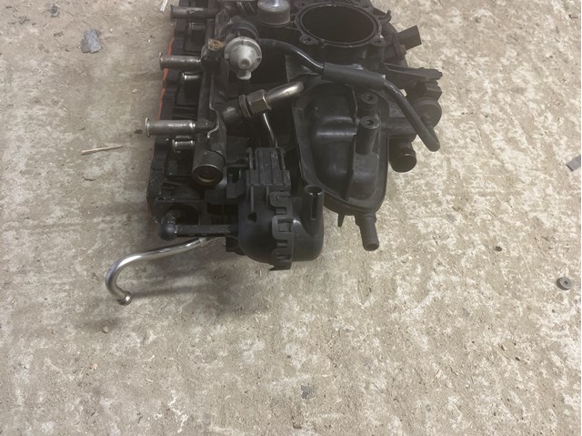 Колектор впускний VAG 06J133185DE