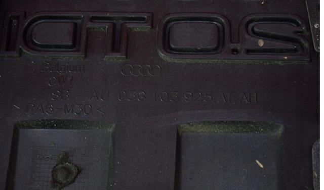 Кришка двигуна декоративна VAG 03G103925AF
