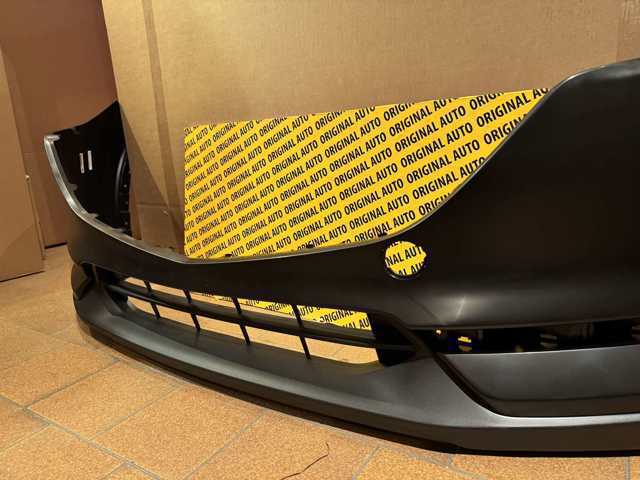 Бампер передній Mazda KTZA500318P