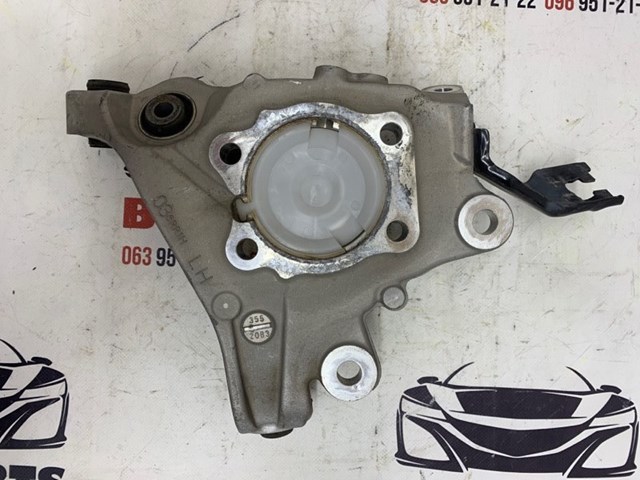 430196RR1A Nissan/Infiniti Цапфа поворотна ліва