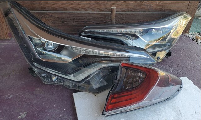 81150F4170 Toyota Фара дальнього світла в зборі