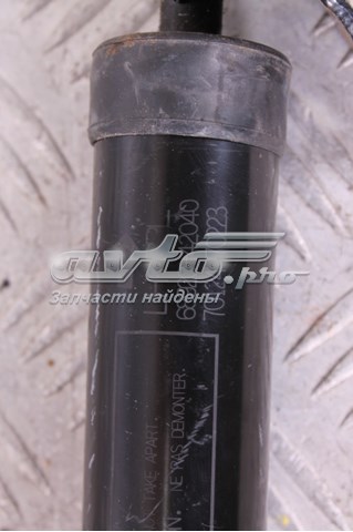 Амортизатор кришки багажника Toyota 6892042040