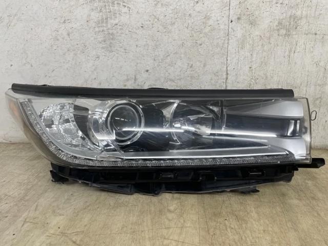 Фара права 811100E380 Toyota