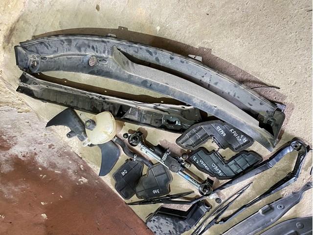 Купити 668626RR0B Nissan/Infiniti Водостік лобового скла, жабо