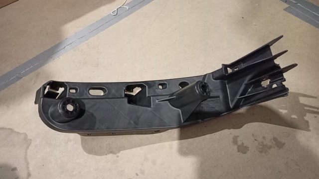 Кронштейн бампера переднього, правий PDG43227AR Signeda
