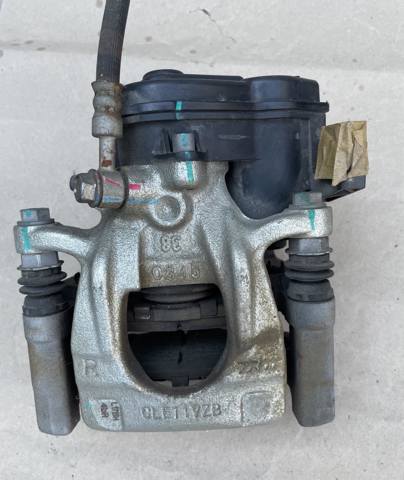 Купити 440015NA0A Nissan/Infiniti Супорт задній правий