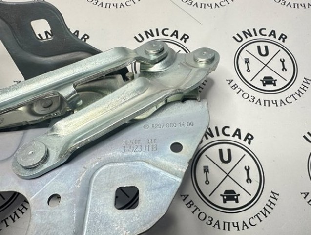 Петля капота, права Mercedes A2978801400