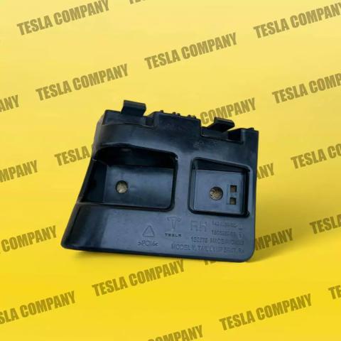 150696900A Tesla Супорт/кронштейн кріплення заднього ліхтаря, правий
