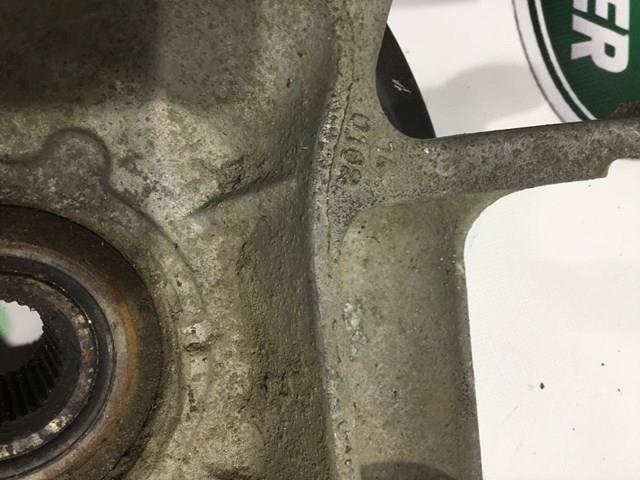 LR043594 Land Rover Цапфа поворотна ліва