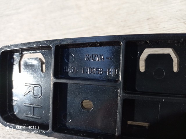 Кронштейн бампера переднього, правий BK3117D958BD Ford