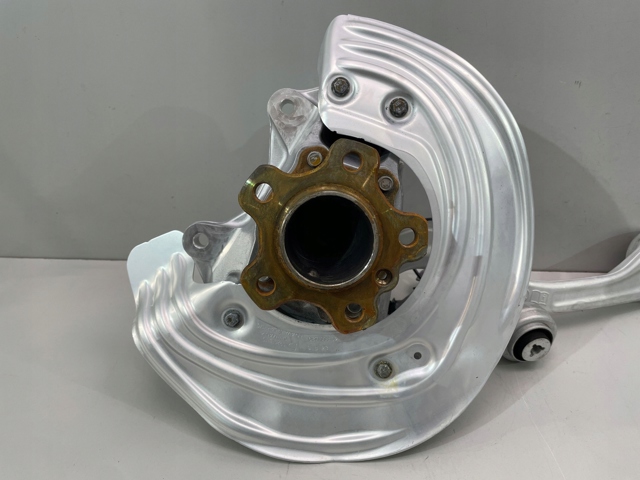 Цапфа поворотного кулака BMW 31216878614