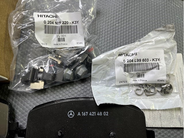 Купити A000420340464 Mercedes Колодки гальмівні передні, дискові