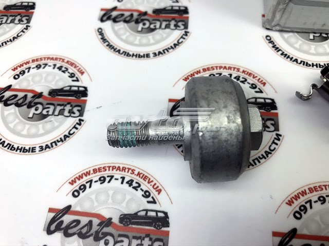 Задні дискові колодки Mercedes A0004205102