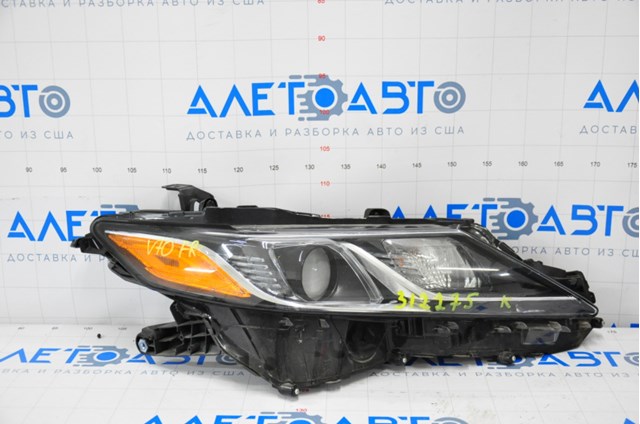 Фара права 8111006C40 Toyota