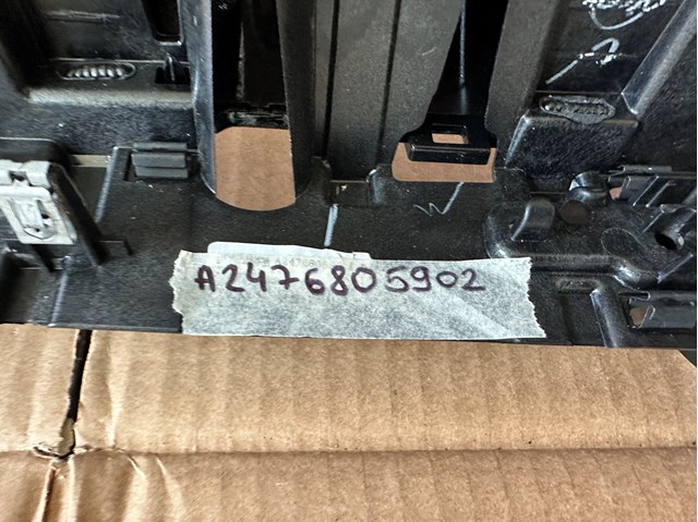 Молдинг (накладка) панелі приладів "торпедо", правий Mercedes A2476805902