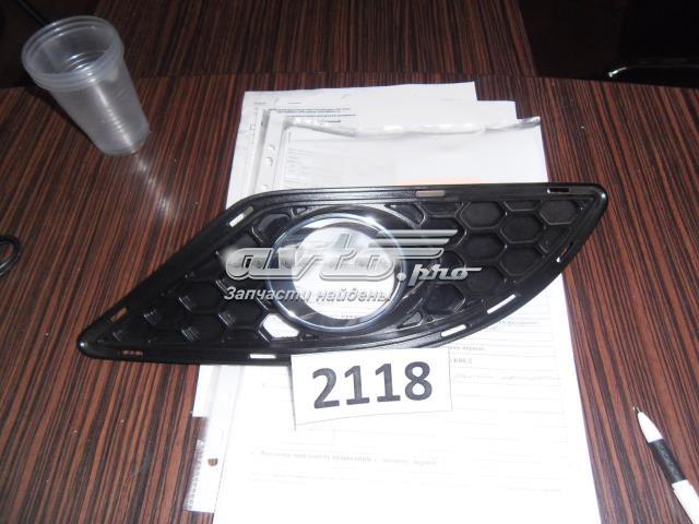 A2218850253 Mercedes Заглушка, решітка протитуманних фар бампера переднього, права