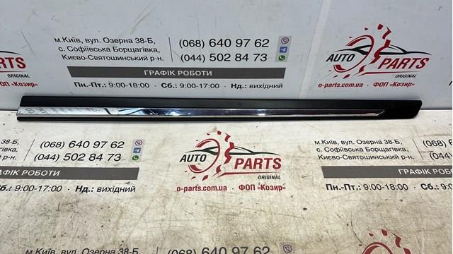 Молдинг передньої правої двері, нижній 808766FR0A Nissan/Infiniti