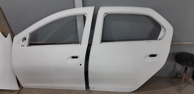Двері передні ліві 30831051 AND
