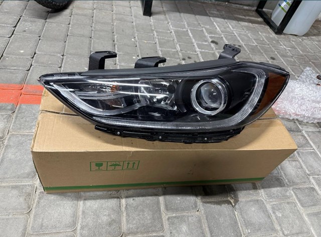Фара передня права Hyundai/Kia 92102F3010