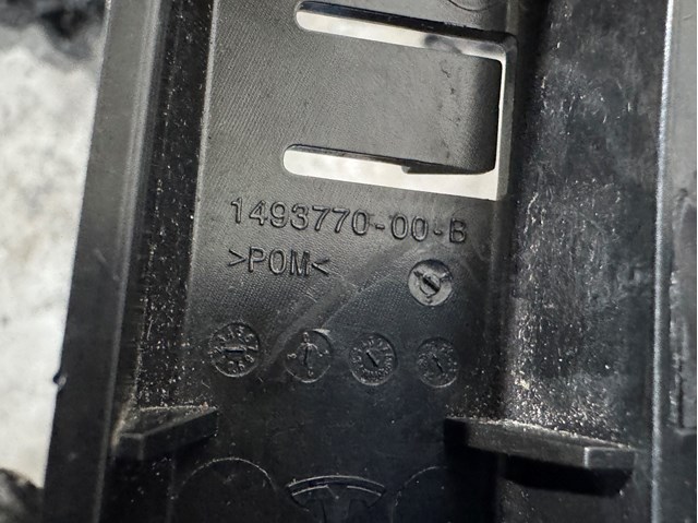 Кронштейн бампера переднього, зовнішній лівий FP8504931 FPS