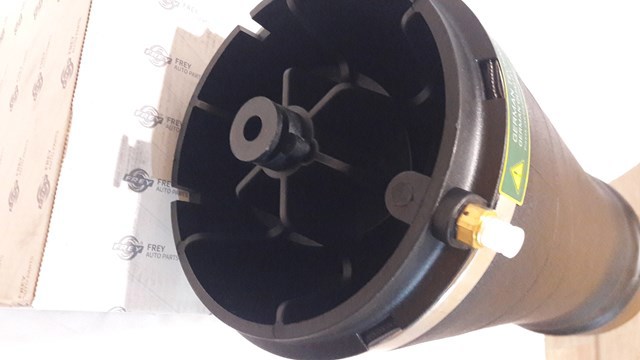 Пневморессора задня Market (OEM) LR052171 ціна, від 170.99 USD
