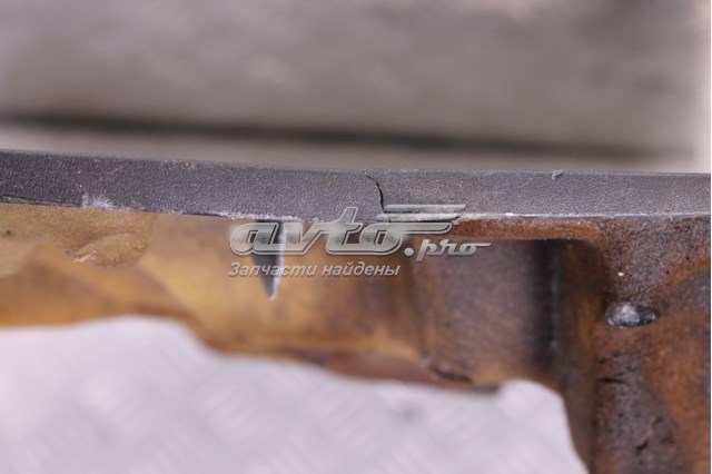 Кришка двигуна декоративна 1120931021 Toyota