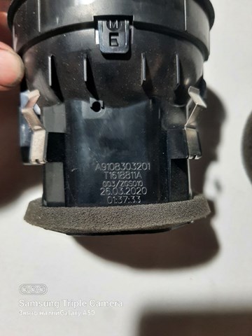 Решітка повітроводу ліва Mercedes A9108303201