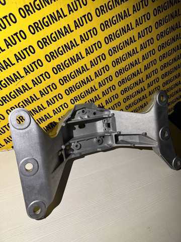 Балка кріплення коробки передач Mazda KR9P39381
