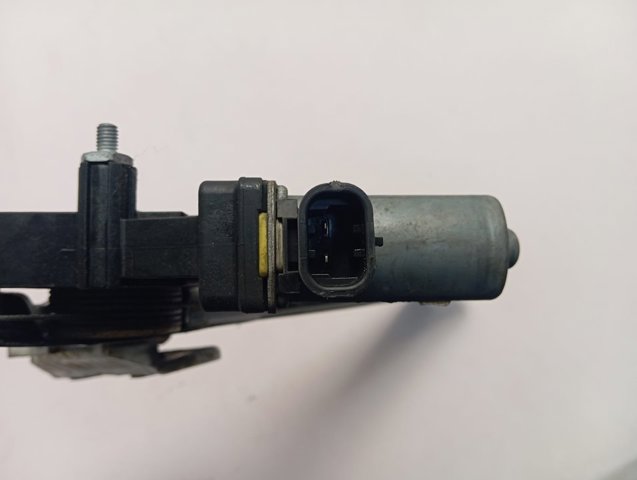 Склопідйомник з електродвигуном Iveco 5801901053 ціна, від 81.41 USD