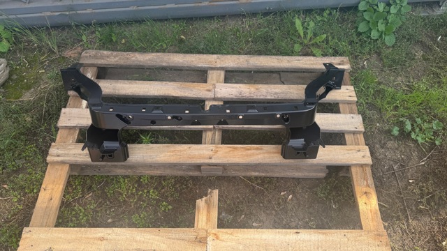 Балка радіатора нижня LJ9Z16138D Ford
