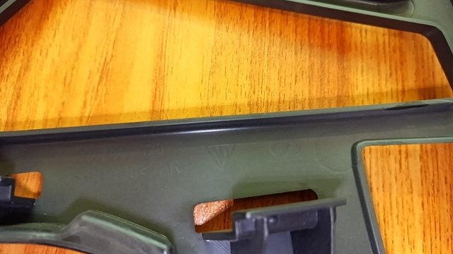 95850517800 VAG Кронштейн бампера переднього, правий