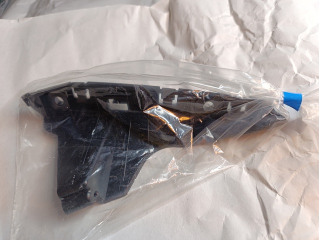 Направляюча переднього бампера, права Opel 9829335780 ціна, від 17.99 USD