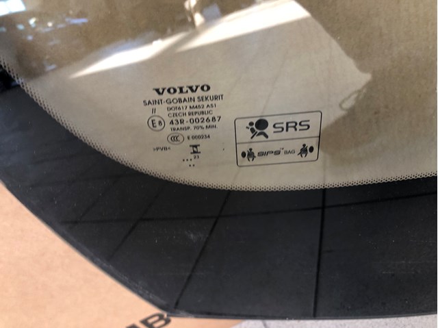 Купити 32368943 Volvo Вікно вітрове