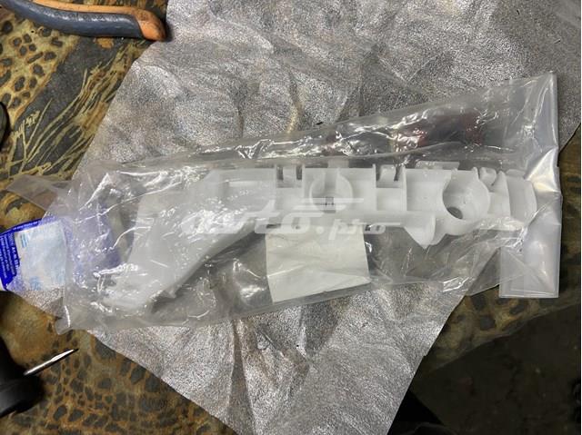 6400G660 Mitsubishi Праве кріплення переднього бампера