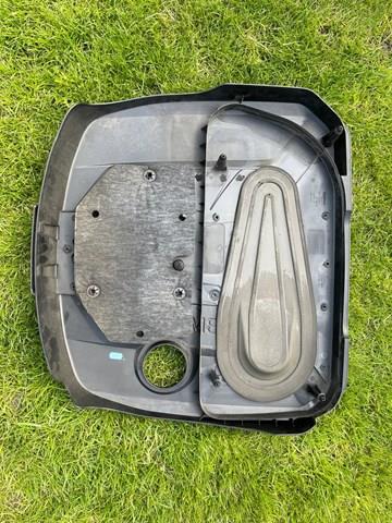 Кришка двигуна декоративна BMW 13717802847