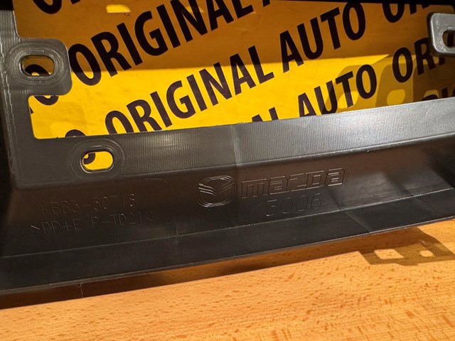 Купити KBB350718A Mazda Кронштейн решітки радіатора