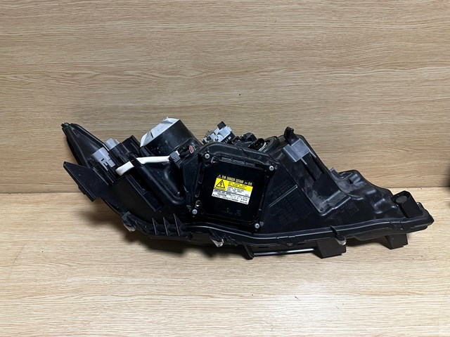 8118533B50 Toyota Фари