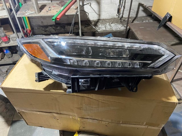 Основна фара - вставка Nissan/Infiniti 260106LB6A ціна, від 448.61 USD