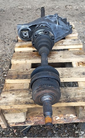 Піввісь передня, права Mercedes A6112220009 ціна, від 25.77 USD