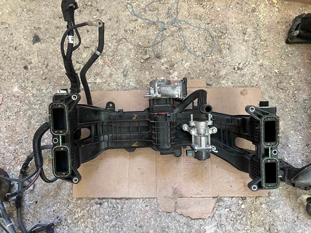 Купити 14001AC64A Subaru Впускний колектор
